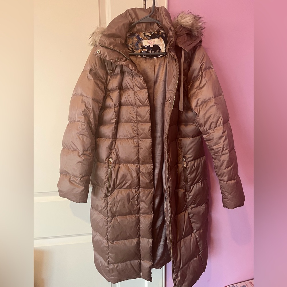 Down mid length puffer coat